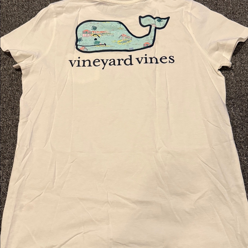Vineyard Vines tshirt
Womens medium - Picture 3 of 3